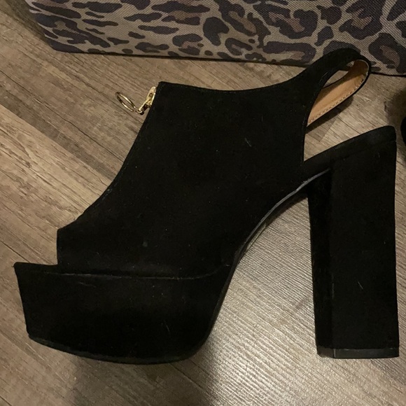 Qupid Black chunky heel, size 7 1/2.No rips or tears,great condition! - Picture 3 of 4